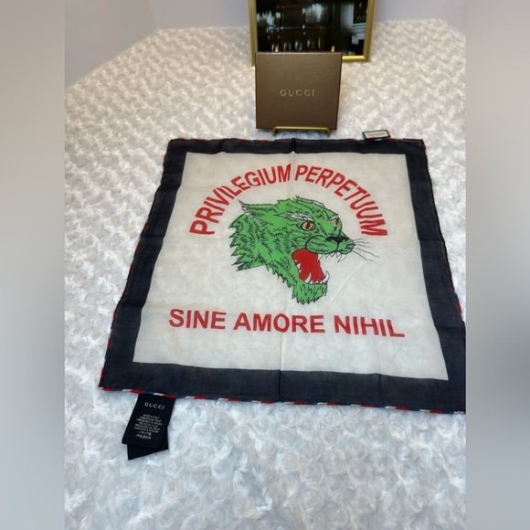 GUCCI Small Scarf - Picture 1 of 6